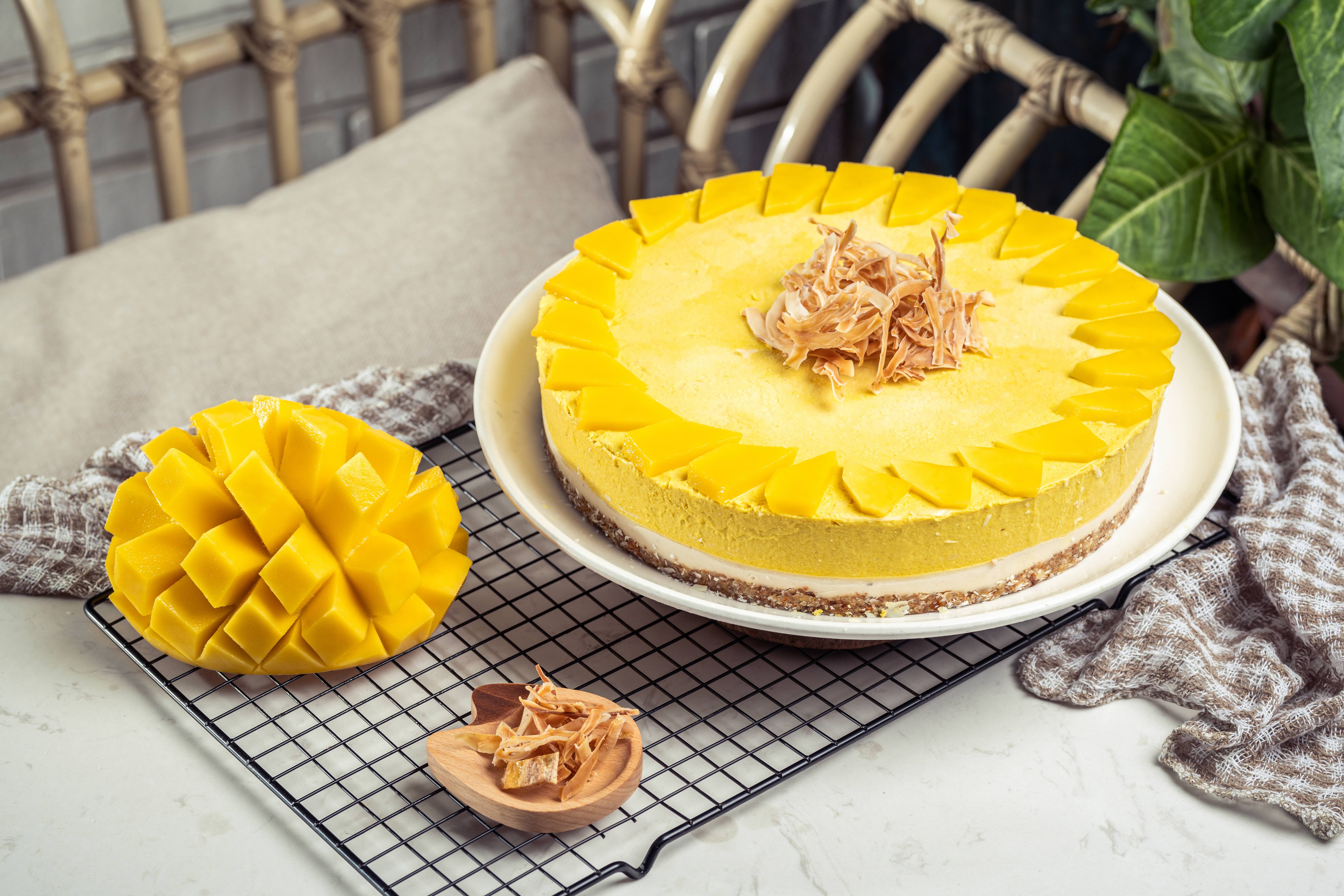 Raw Mango & Vanilla Cheesecake